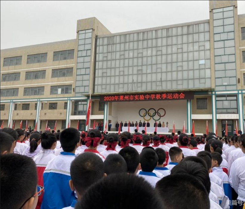 萊州實驗中學(xué)二用一備7.5KW生活變頻恒壓供水系統(tǒng)